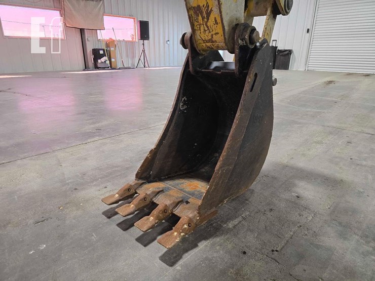 2021-caterpillar-416-image-12