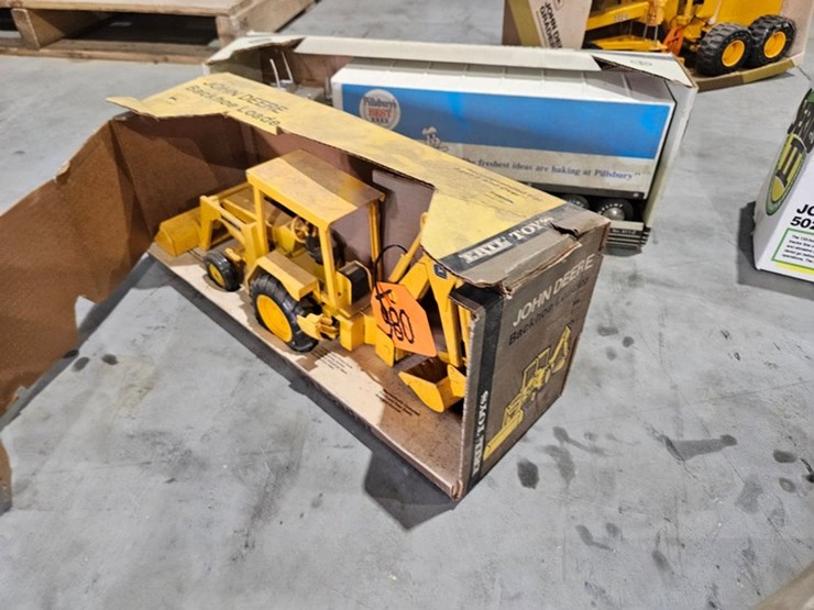 #980-•-john-deere-backhoe-loader-1/16-die-cast-toy-image-5