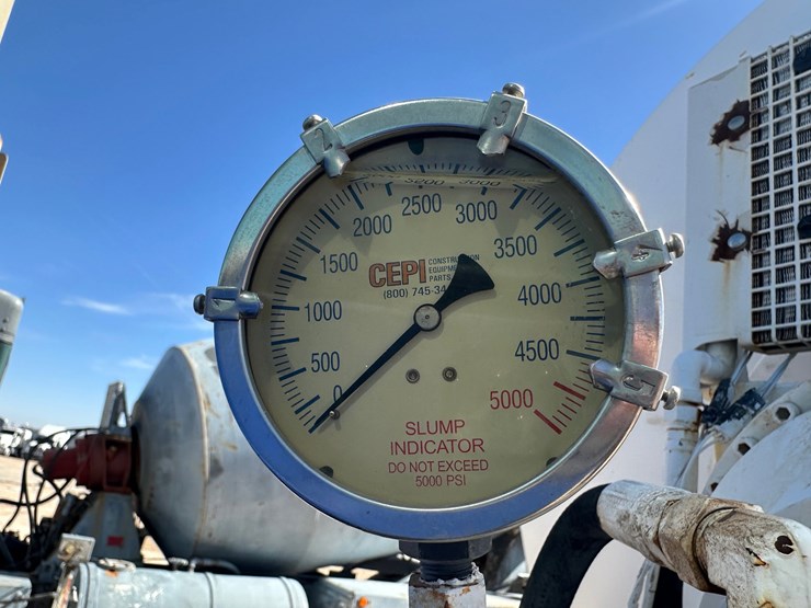 2005-mack-cv713-mixer-truck-image-11