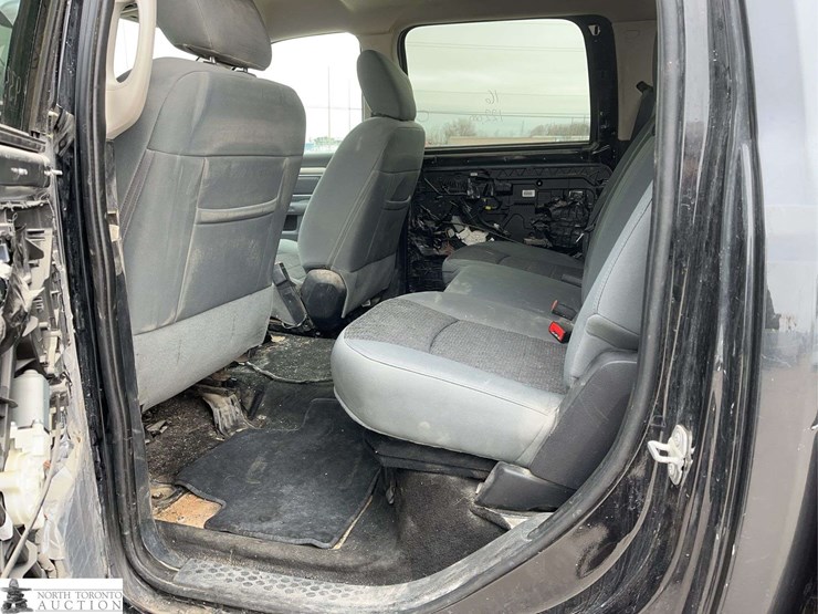 2016-dodge-2500-image-15