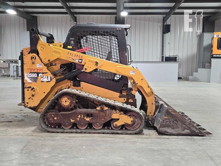 2015-caterpillar-259d-image-6