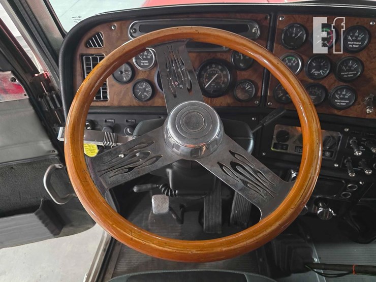 2002-peterbilt-378-image-10