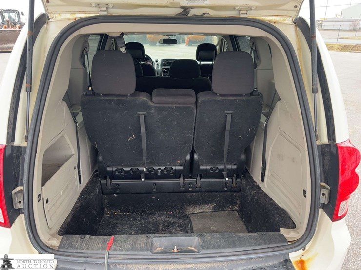 2011-dodge-grand-caravan-se-image-23