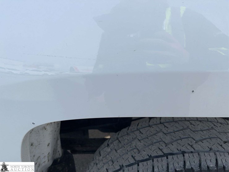 2017-chevrolet-silverado-1500-image-30