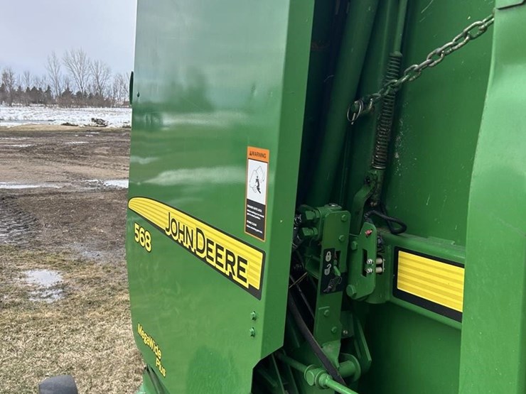 2011-john-deere-568-image-12