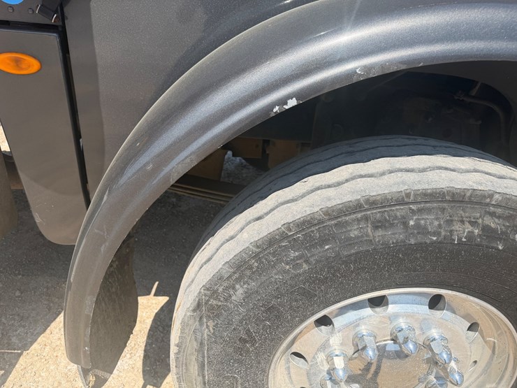 2009-peterbilt-367-image-10