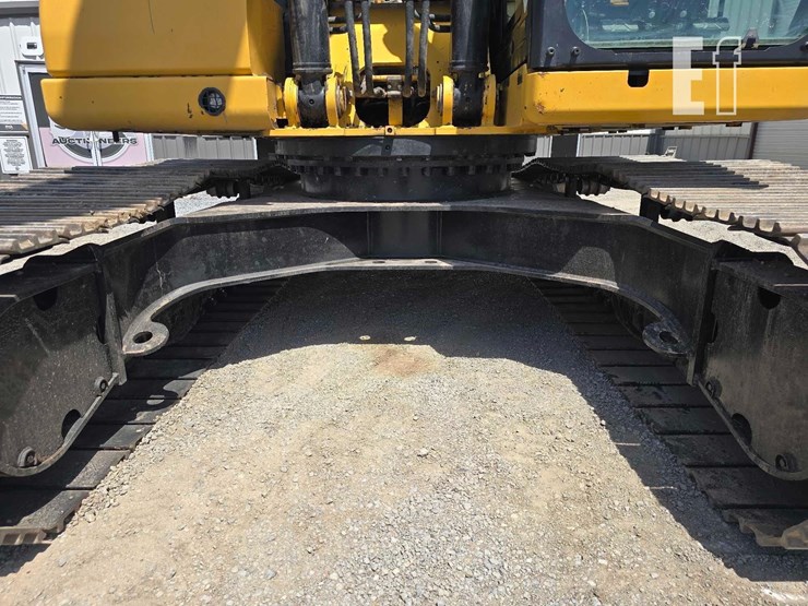 2020-caterpillar-326-image-28