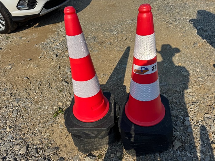 #33-•-set-of-20-traffic-cones-image-1