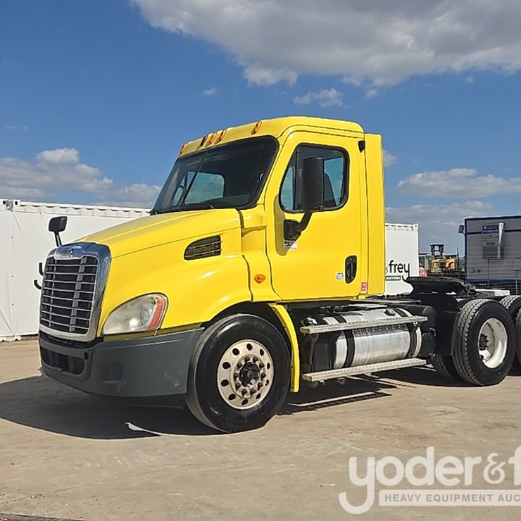 2014 FREIGHTLINER CASCADIA 113
