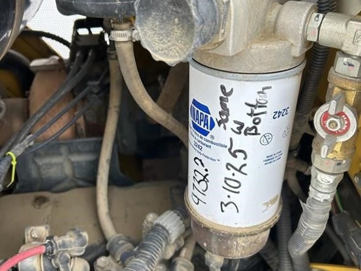 2017-komatsu-d61pxi-image-10