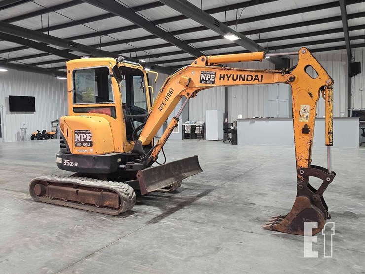 2013-hyundai-robex-35z-9-image-2