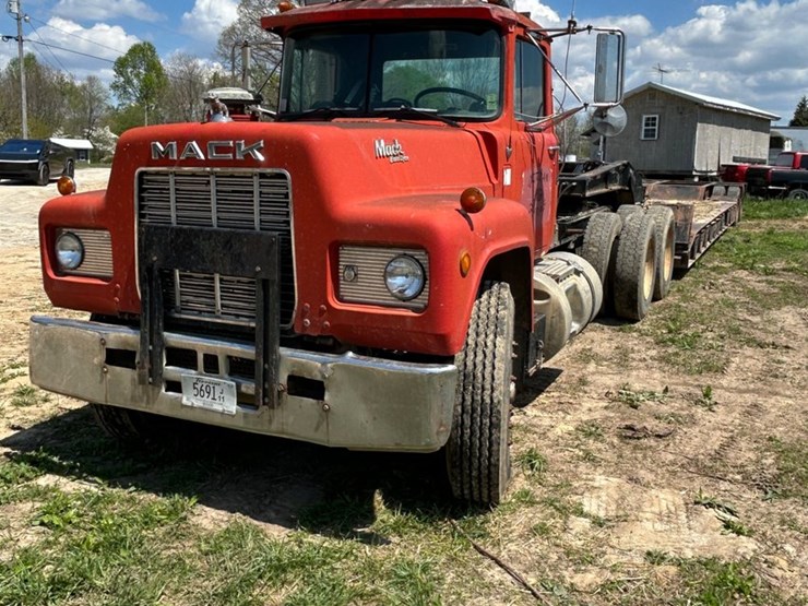#31965-•-1989-mack-r688-tandem-axle-truck-tractor-image-10