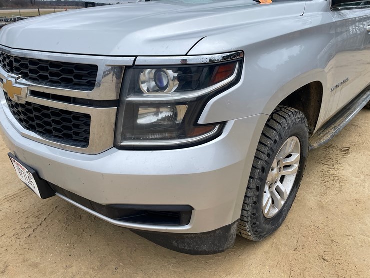 2015-chevrolet-suburban-image-12