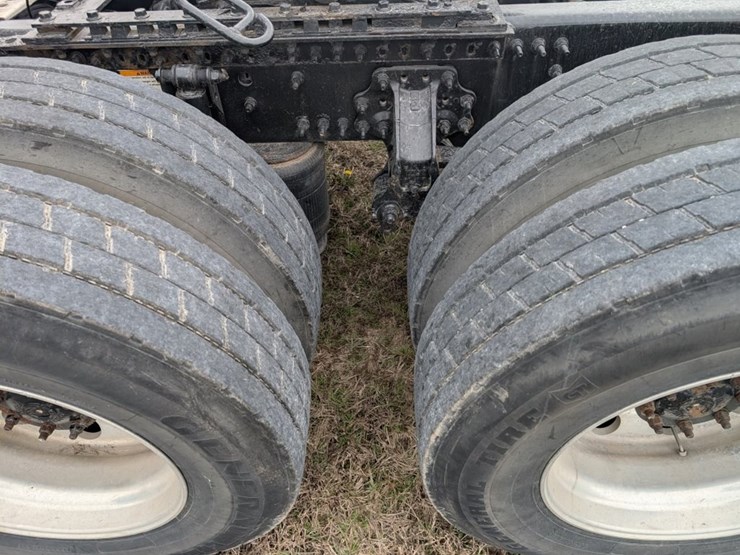 #31951-•-2015-volvo-vnl-tandem-axle-truck-tractor-image-20