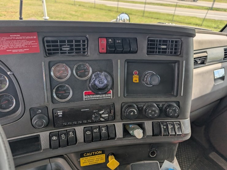 2017-kenworth-t880-image-18