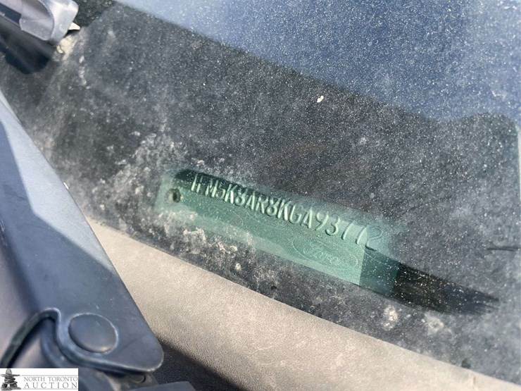 2019-ford-explorer-image-16