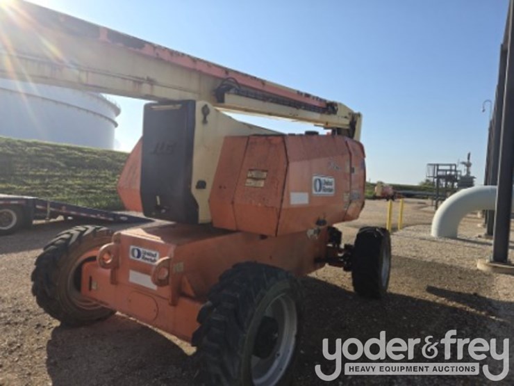 2017-jlg-800aj-image-7