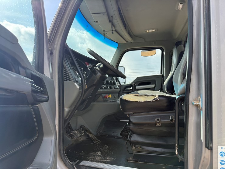 2020-kenworth-t880-image-11