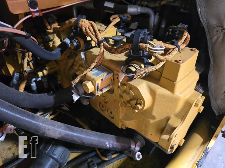 2017-caterpillar-cb10-image-22