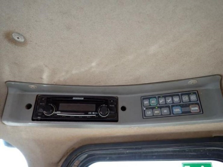 2010-doosan-dl250-image-17