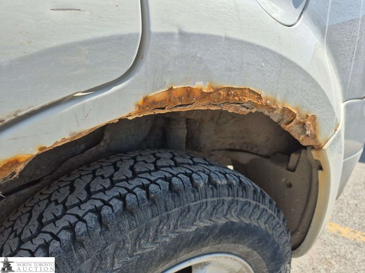 2010-ford-escape-image-25