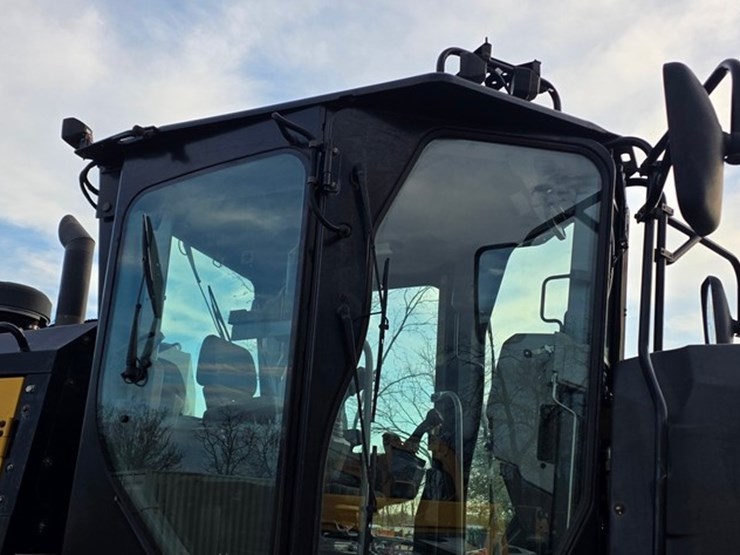 2020-caterpillar-140-image-37