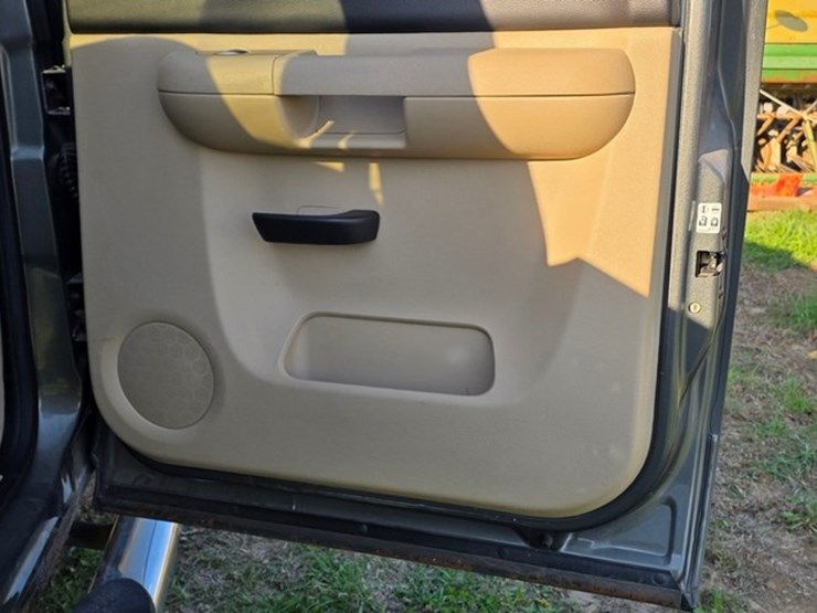 2011-chevrolet-2500-image-43