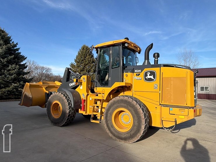 2024-deere-624-p-tier-image-5