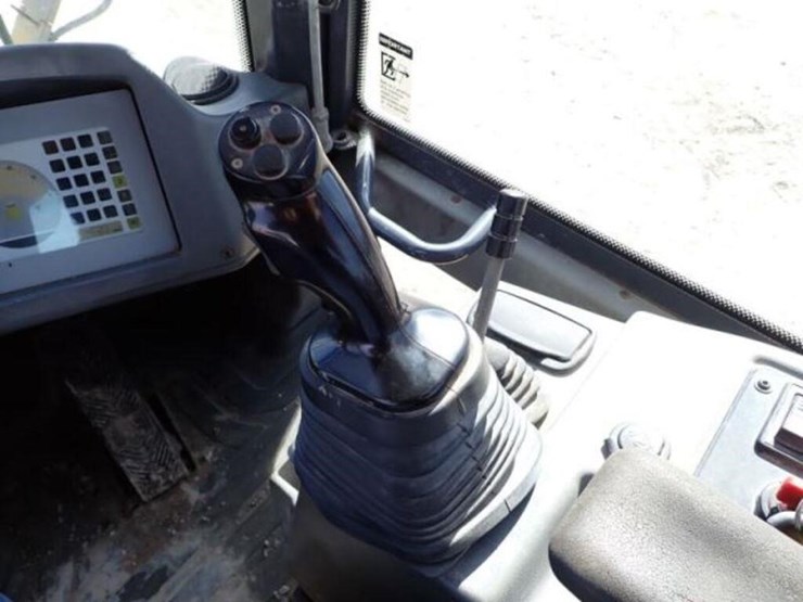 2011-deere-304j-image-14