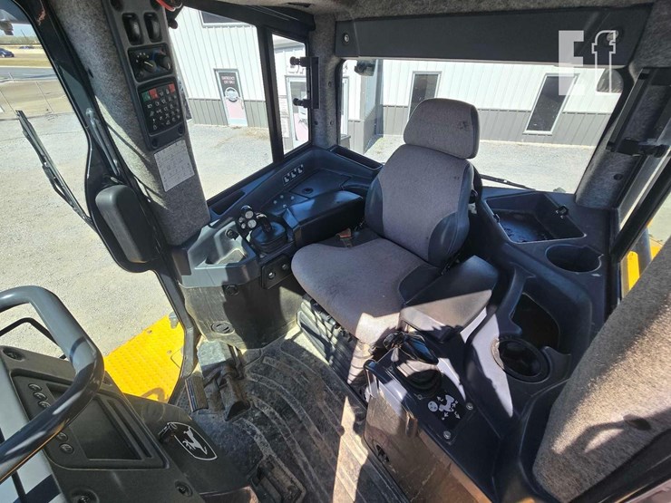 2018-deere-1050k-image-11