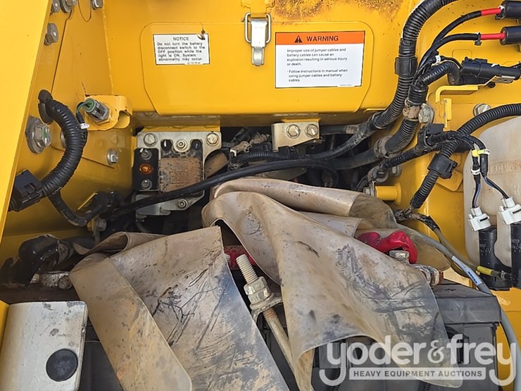 2023-komatsu-d61px-24-image-40