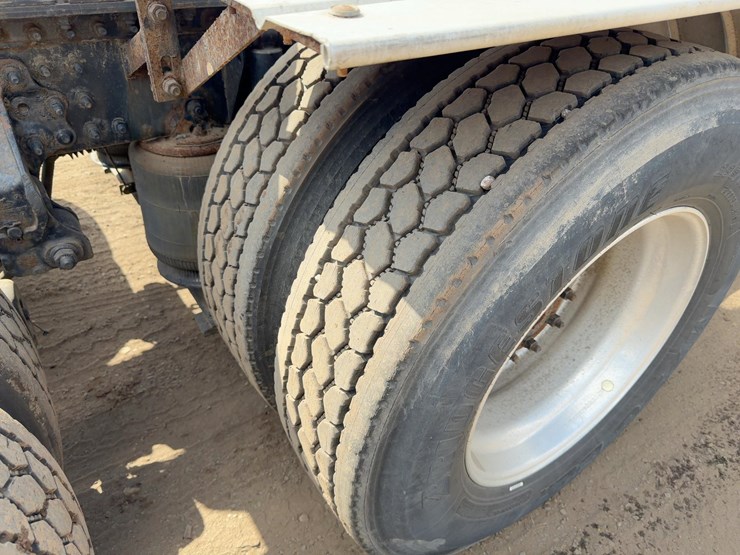 2018-mack-pinnacle-cxu613-image-15