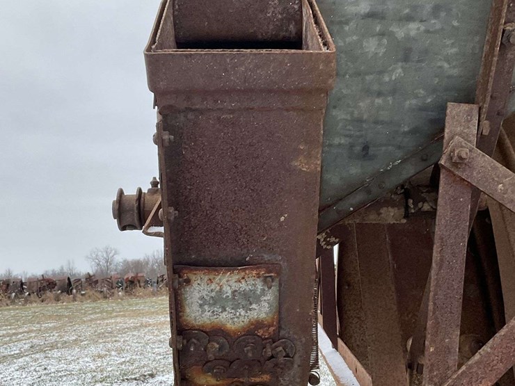 fordson-with-mounted-gleaner-combine-image-37