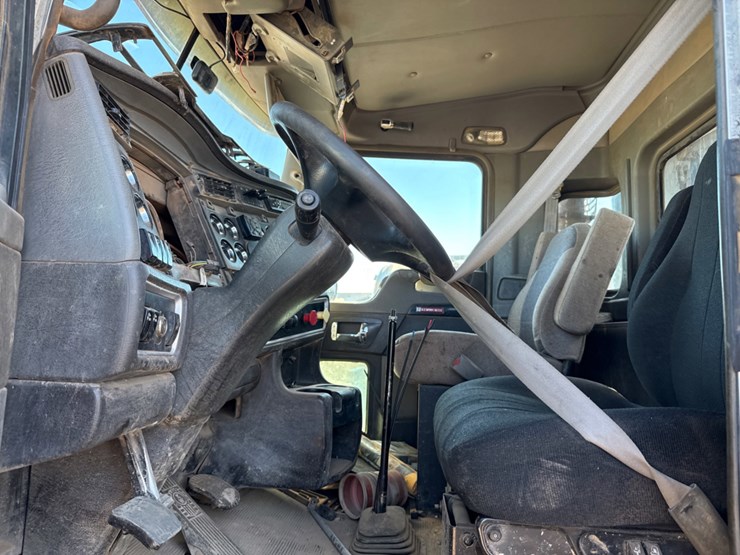 2012-kenworth-t800-image-6