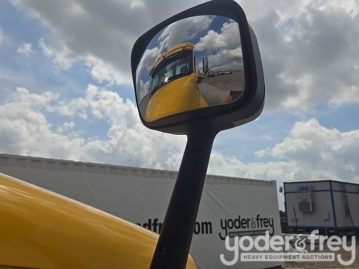 2012-freightliner-cascadia-125-image-81