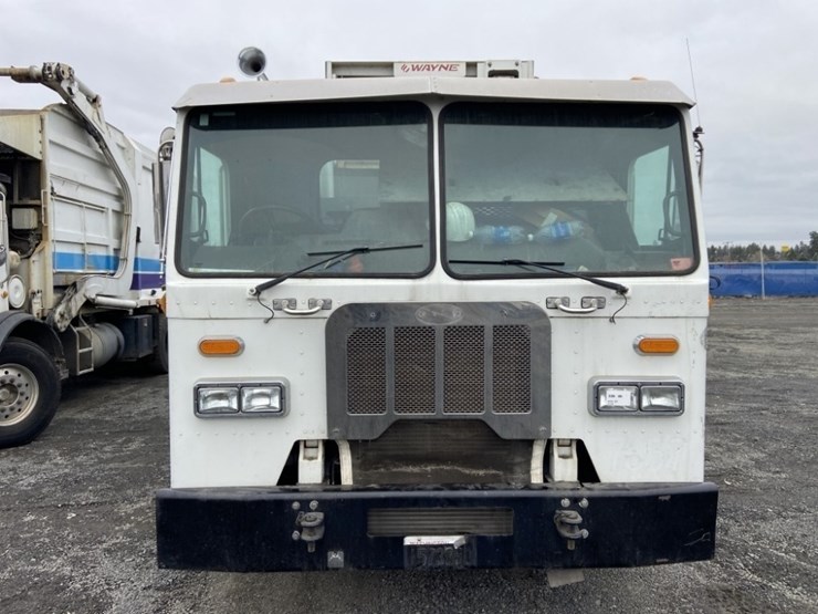 2014-peterbilt-320-image-9