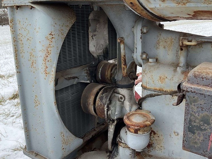 fordson-with-mounted-plow-image-23