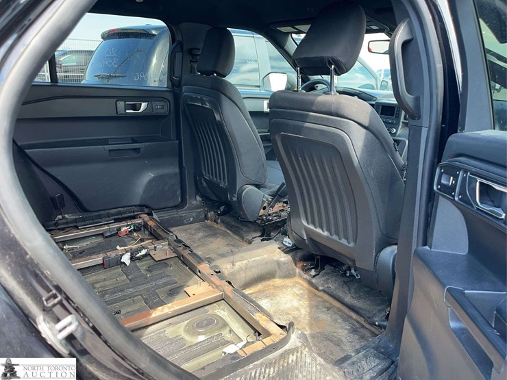 2020-ford-explorer-image-17