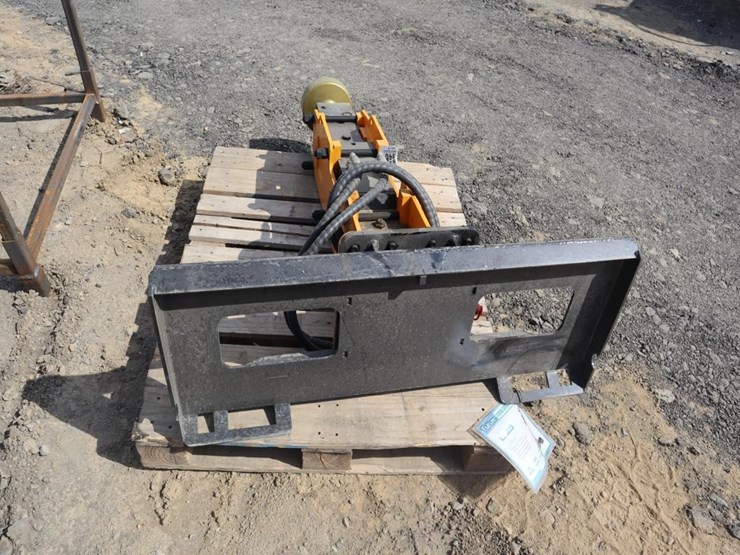 future-skid-steer-post-driver-image-5