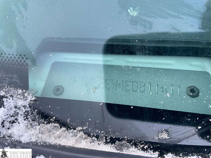 2014-ford-cargo-image-16