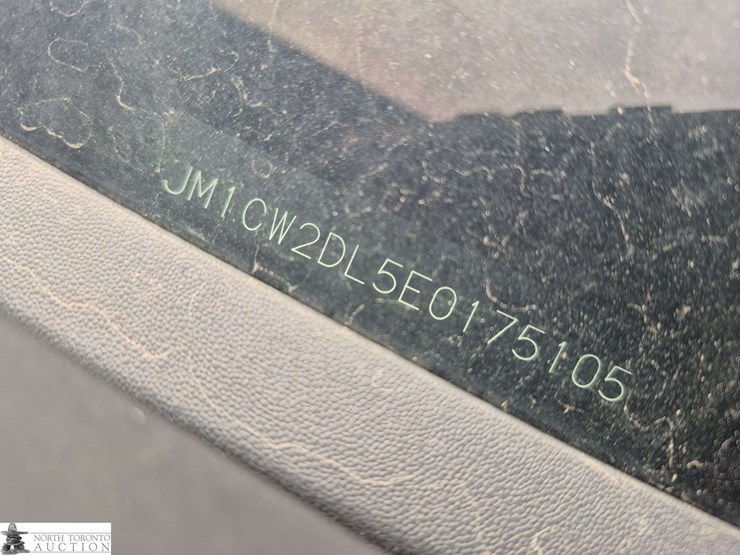 2014-mazda-mazda5-image-16