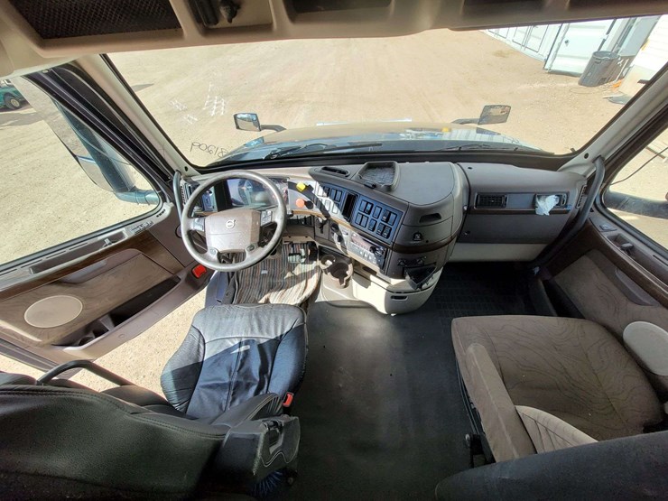 2018-volvo-vnl-conventional-new-generation-image-21