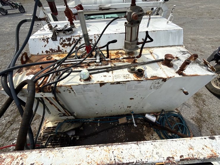 #31721-•-1989-mack-r690t-single-axle-fuel-truck-image-26