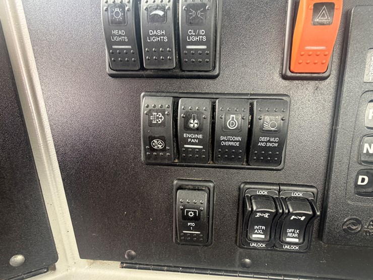 2022-western-star-4700-image-13