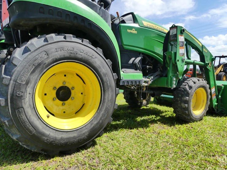 2025-john-deere-2025r-image-6