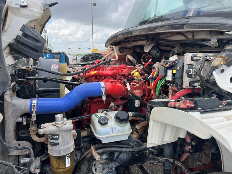 2020-freightliner-m2-106-image-9