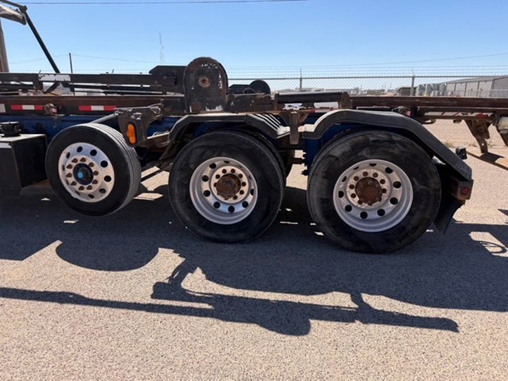 2016-peterbilt-567-image-6