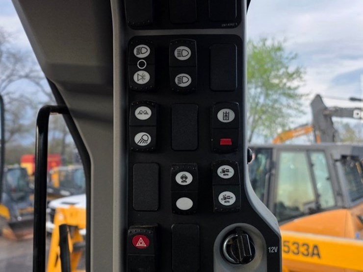 2020-caterpillar-140-image-77