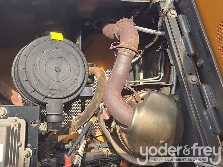 2016-case-750m-image-39