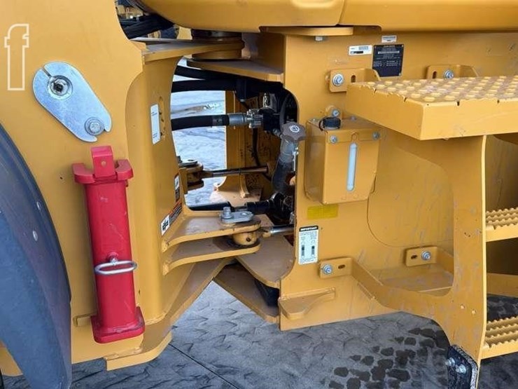 2024-deere-624-p-tier-image-21